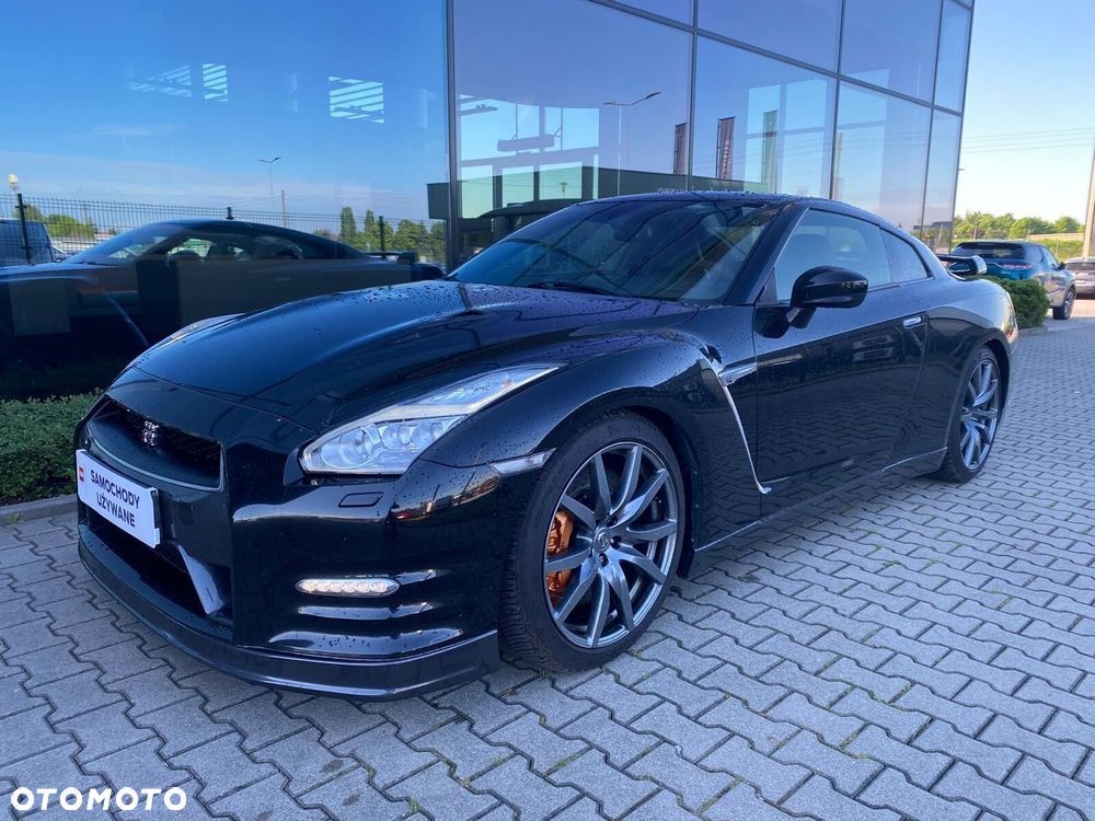 Nissan GT-R - 3