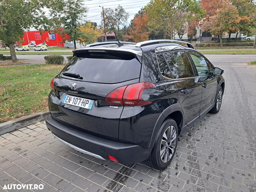Peugeot 2008 1.2 L PureTech Turbo S&S Allure - 32