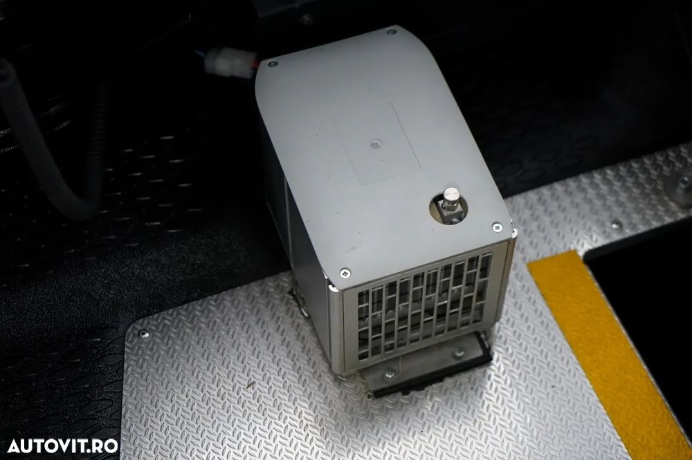 Iveco DAILY / 50C18 / AER CONDIȚIONAT / 66.000 km !!! / HI-MATIC / IMPORTAT - 24