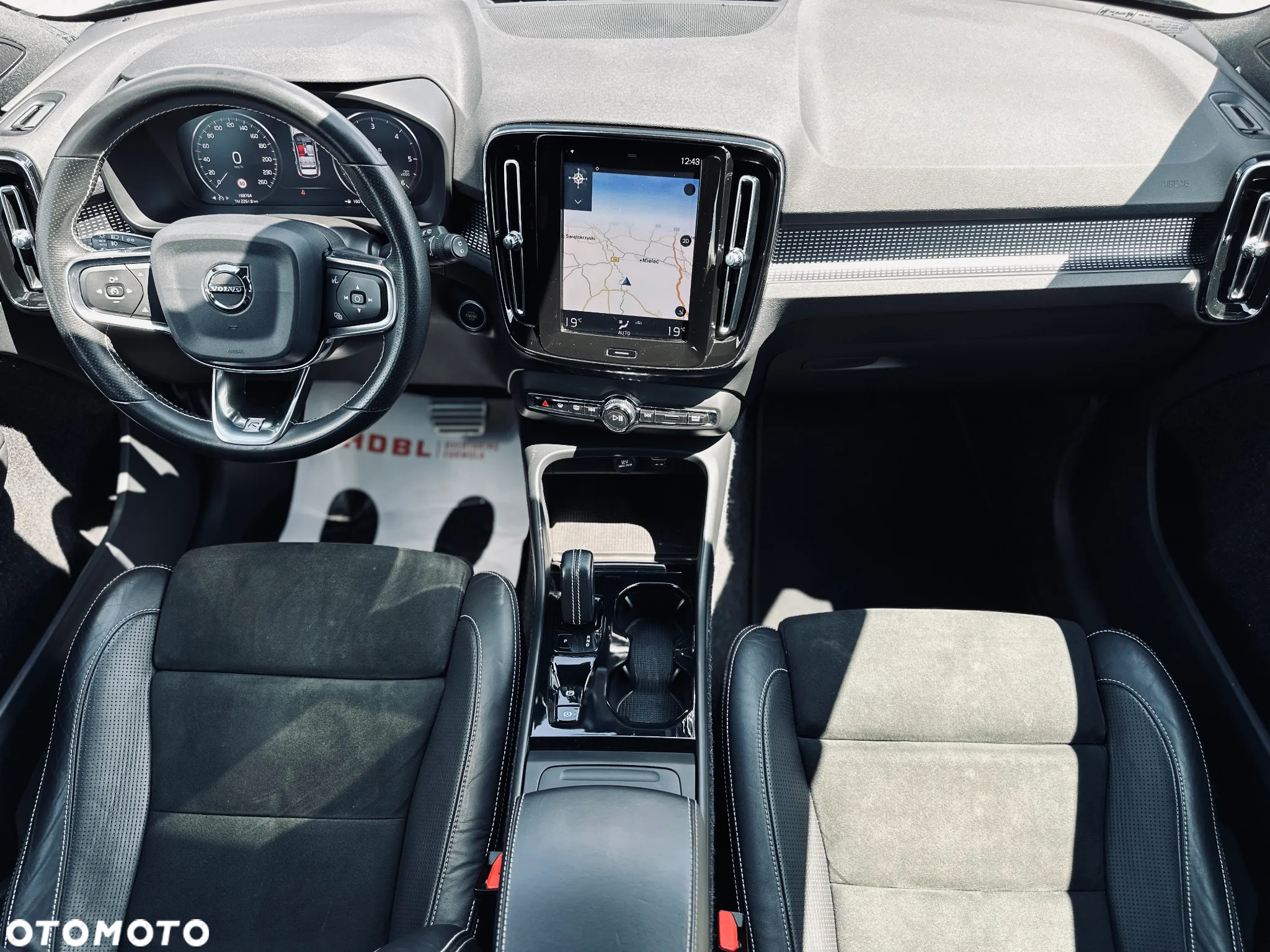 Volvo XC 40 D4 AWD Geartronic R-Design - 23