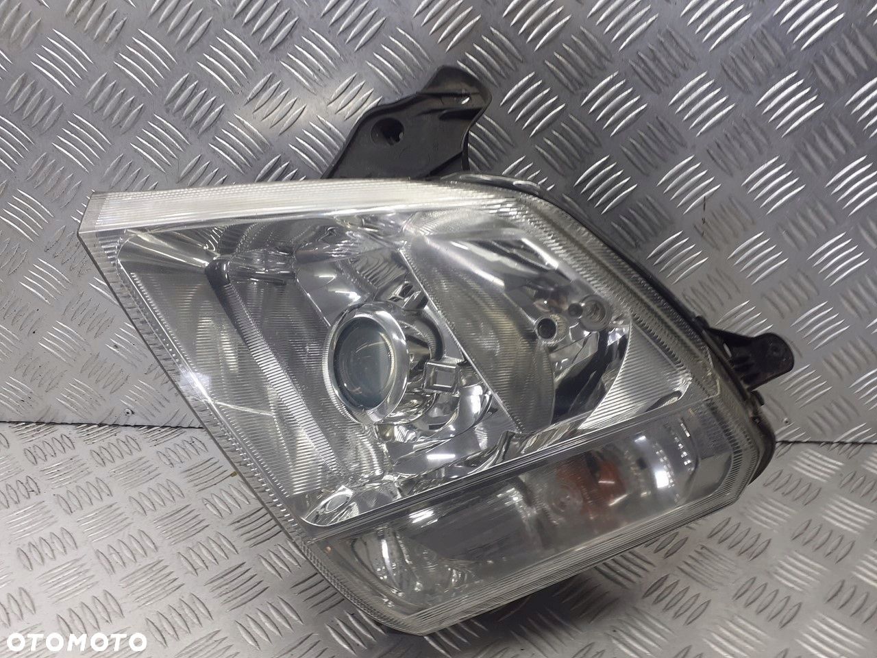LAMPA LEWA PRZEDNIA XENON OPEL MERIVA A 1.8 93321054 - 1