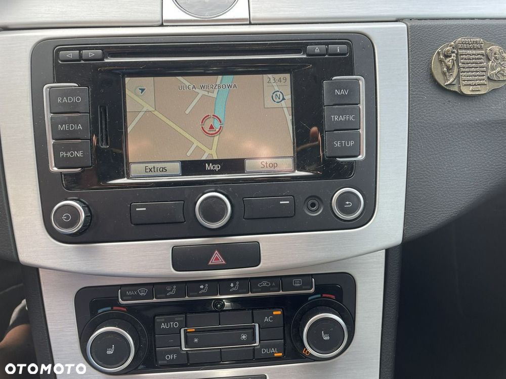 Volkswagen Passat - 8