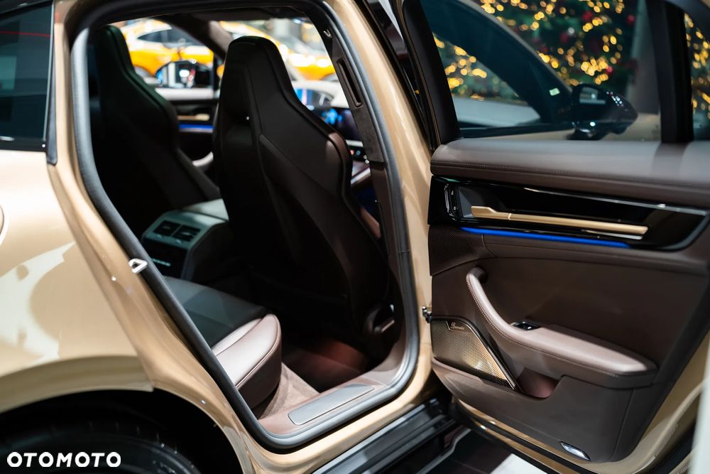 Porsche Panamera - 21