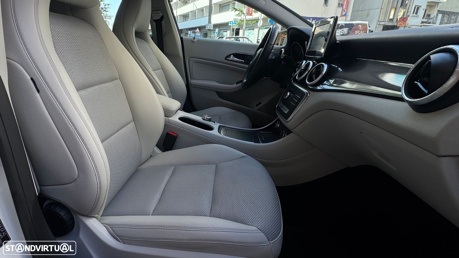 Mercedes-Benz CLA 220 - 14