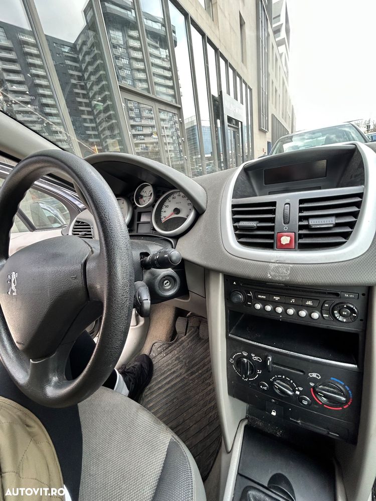 Peugeot 207 - 6