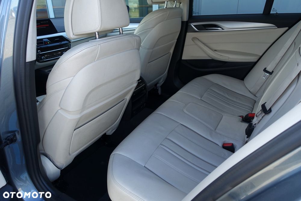 BMW Seria 5 520i GPF - 14