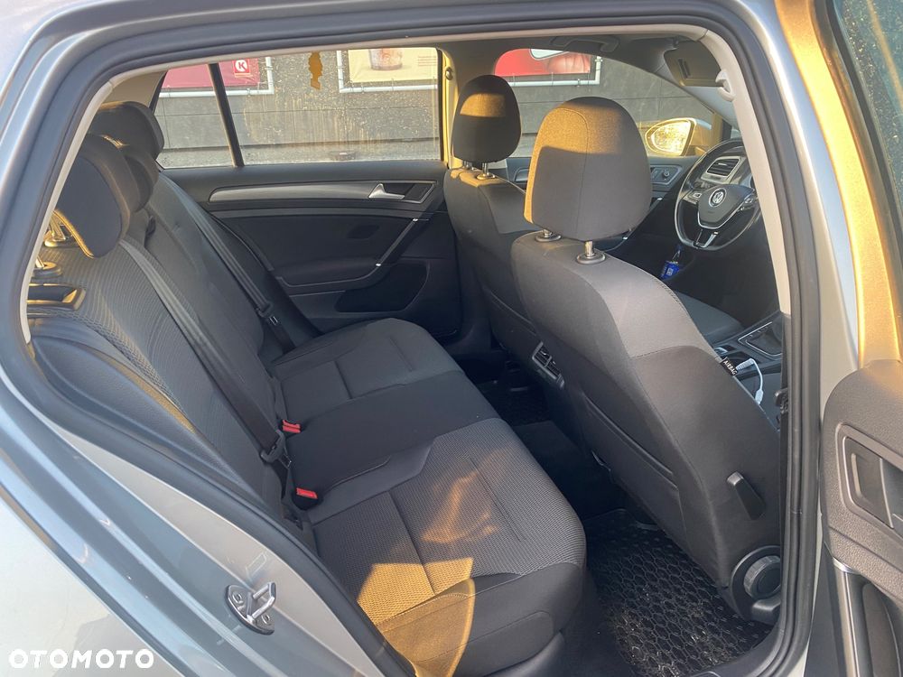 Volkswagen Golf - 10