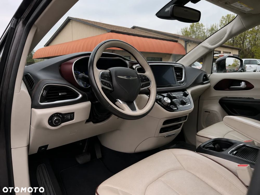 Chrysler Pacifica - 15
