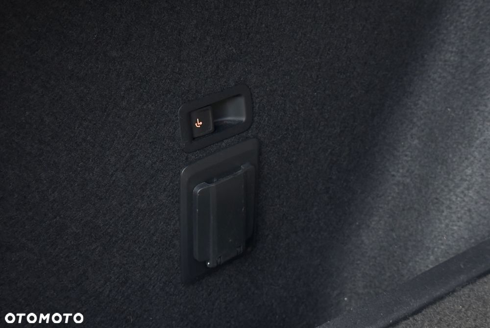 Seat Leon 1.5 eTSI OPF DSG FR Black Edition - 23