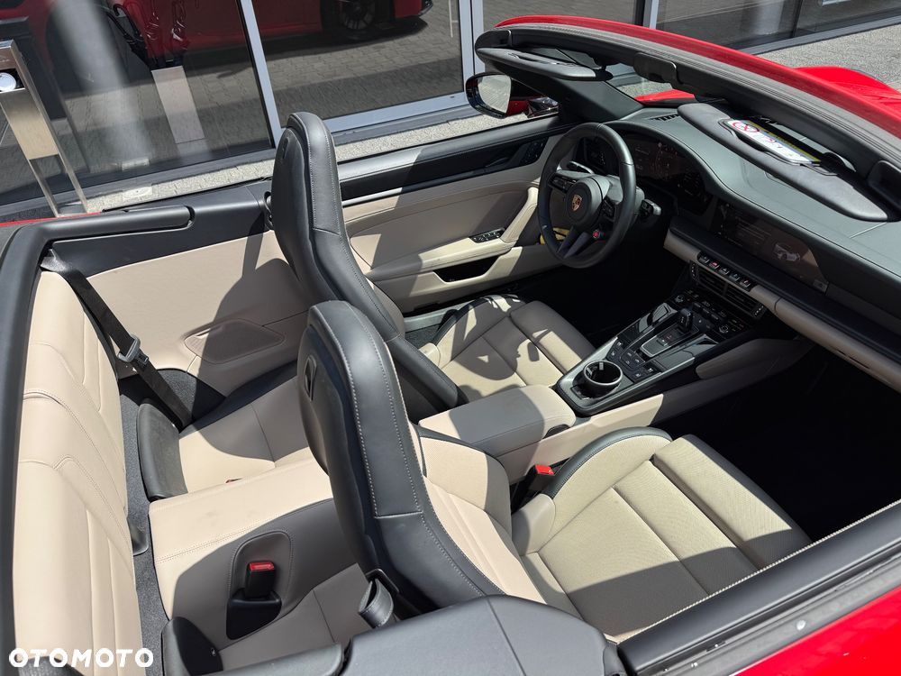 Porsche 911 Carrera T-Hybrid 4 GTS - 22