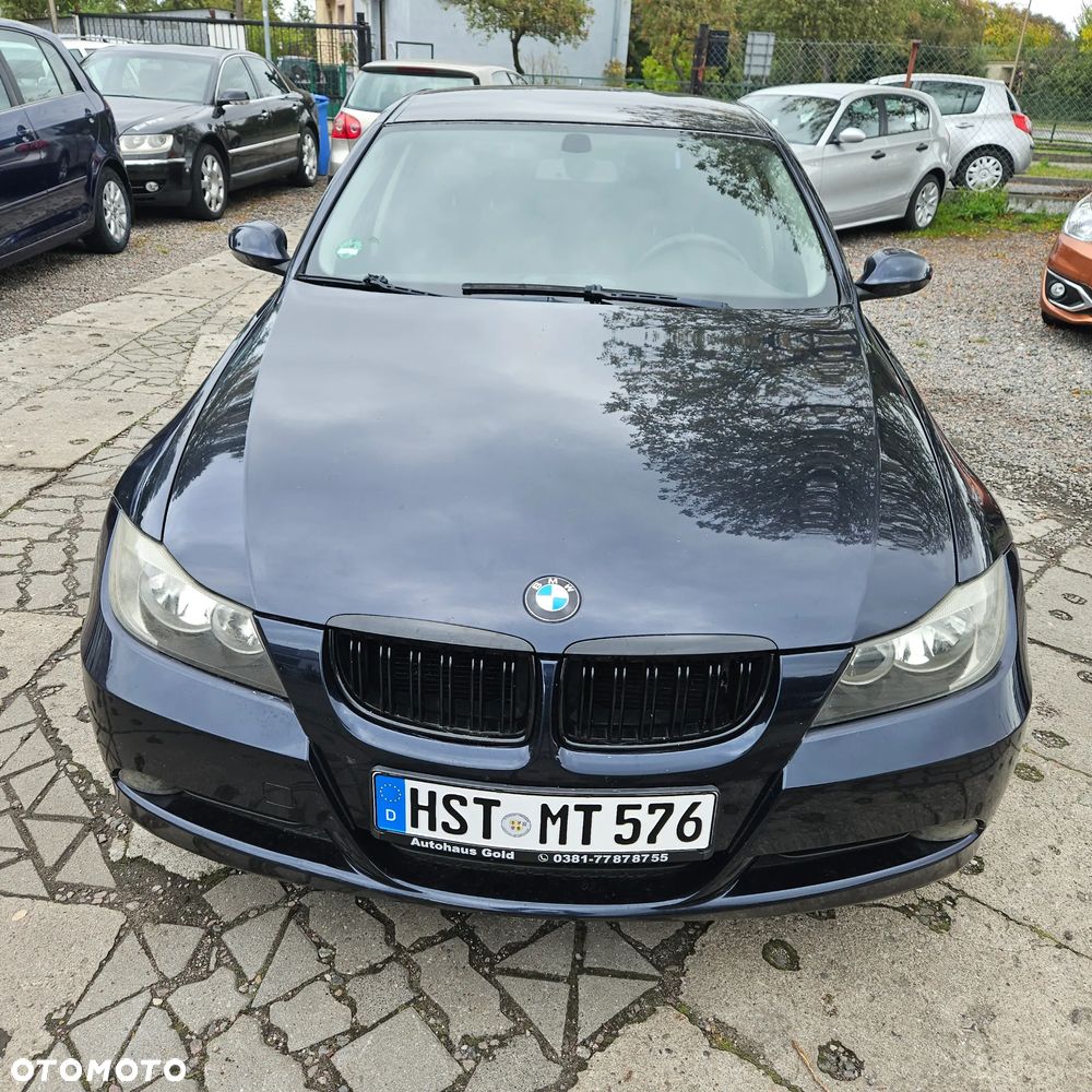 BMW Seria 3 318i Touring - 1