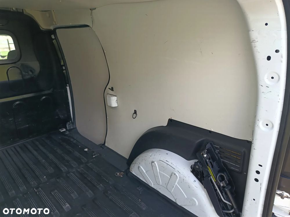 Renault Kangoo wersja MAXI LONG 1.5 diesel 110kM 2017 rok Bogate wyposażenie- WEBASTO, navigacja NISKI PRZEBIEG-142 tyś. SPRAWNY 100% ZAREJESTROWANY!! - 25