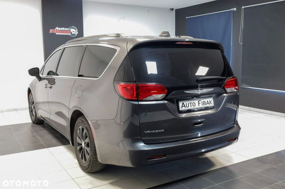 Chrysler Pacifica - 7