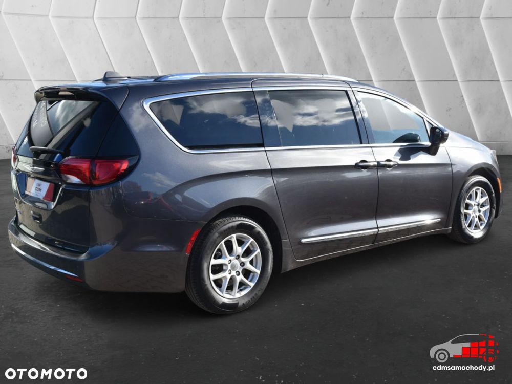 Chrysler Pacifica - 10