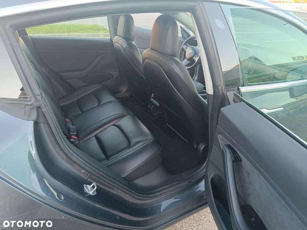 Tesla Model 3 - 11
