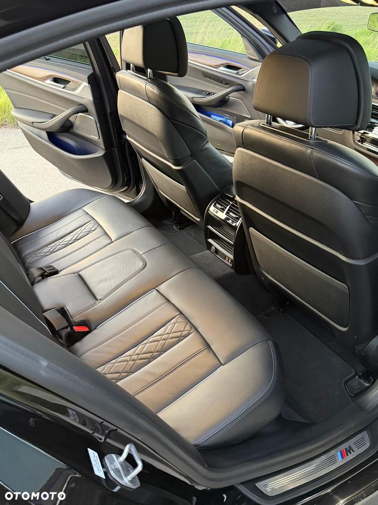 BMW Seria 5 M550i xDrive - 15