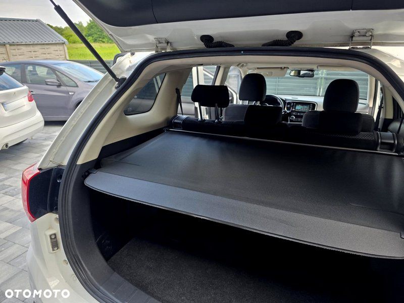 Mitsubishi Outlander 2.0 Intense + Navi 4WD CVT - 29