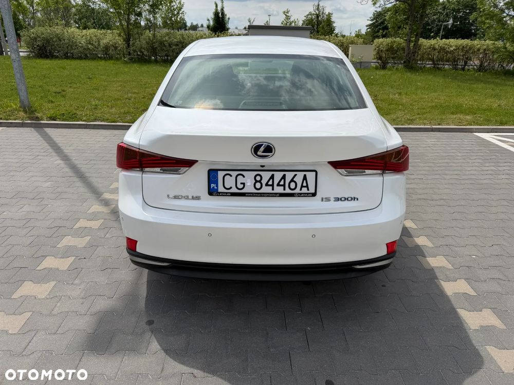 Lexus IS 300h Business Edition - 8