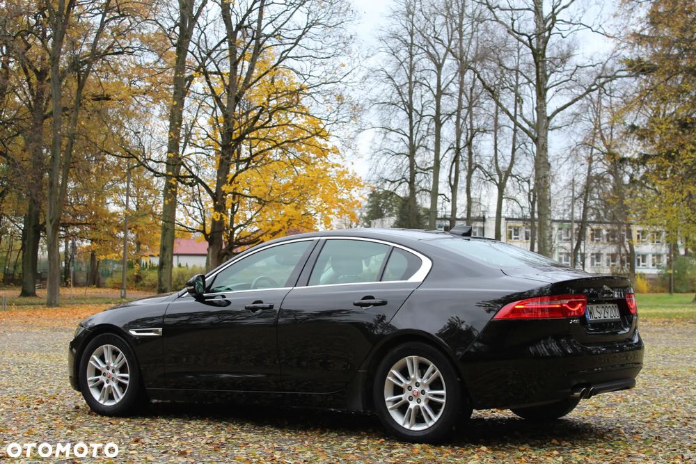 Jaguar XE 2.0 D Prestige - 6