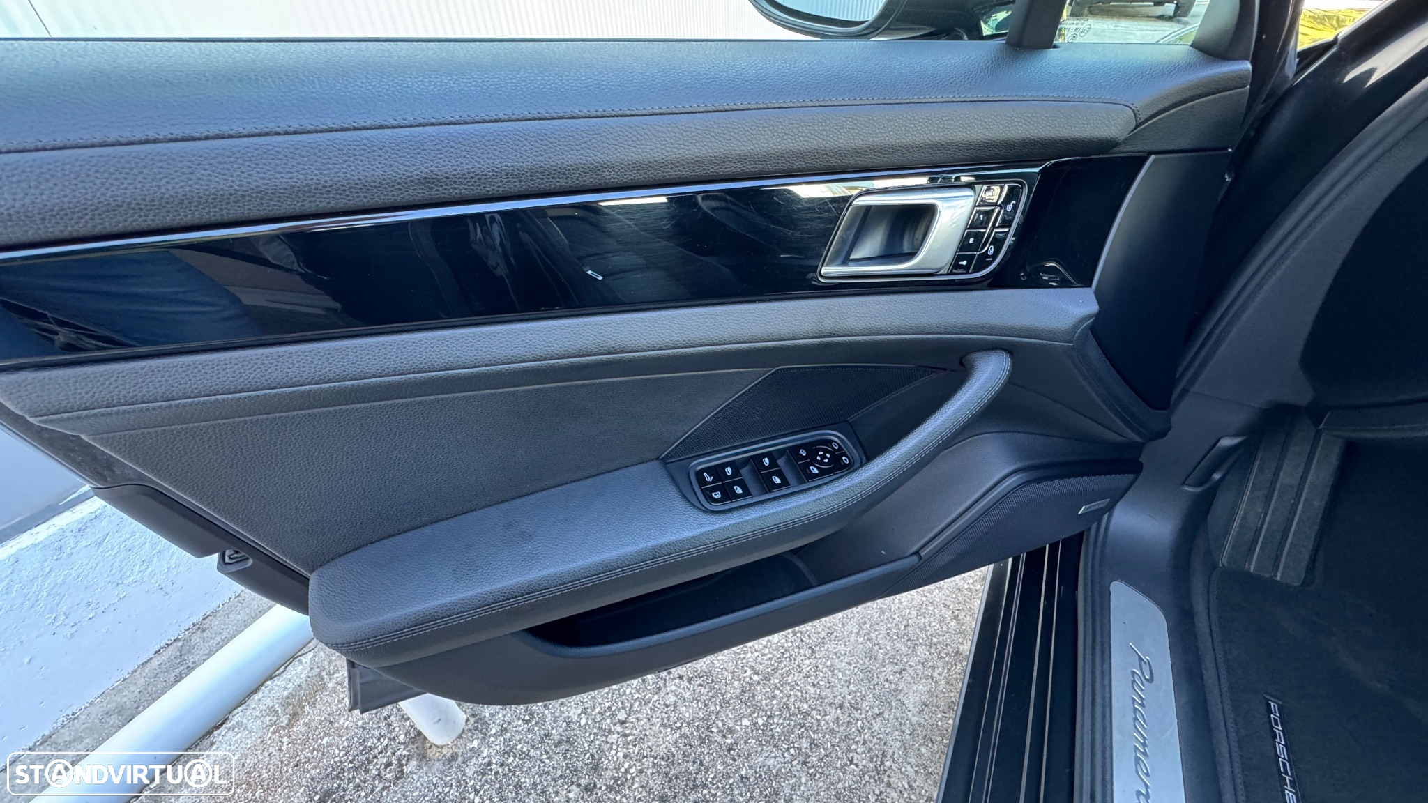 Porsche Panamera 4 E-Hybrid - 36