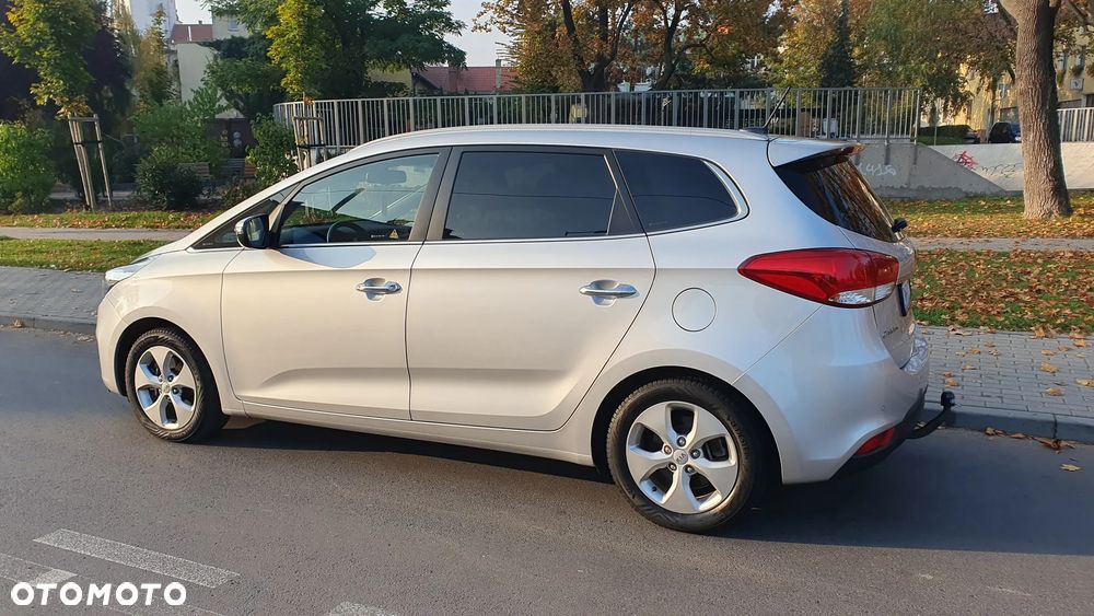Kia Carens - 4