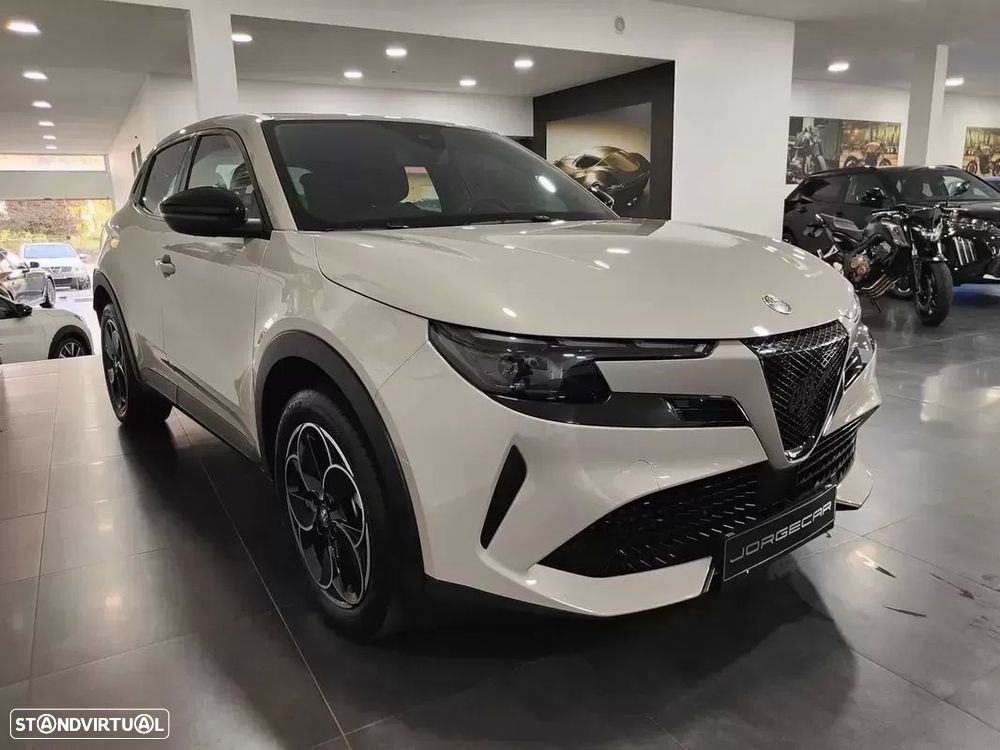 Alfa Romeo Junior Elletrica 50 kWh Launch Edition - 10