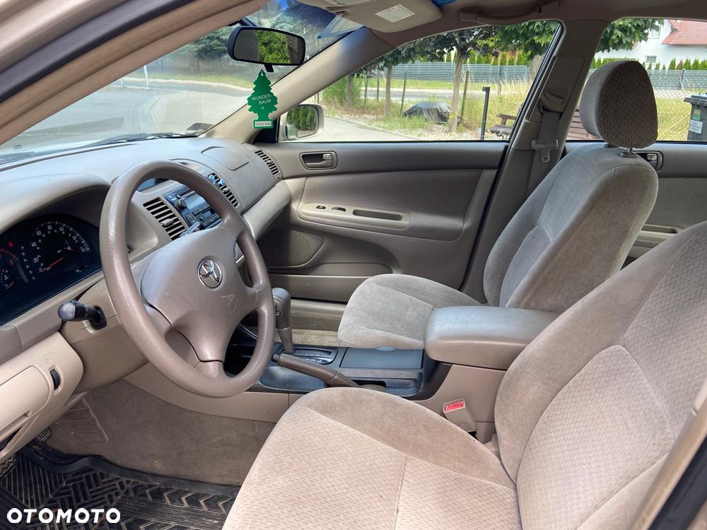 Toyota Camry - 8
