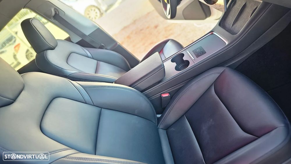 Tesla Model Y Performance Dual Motor AWD - 29