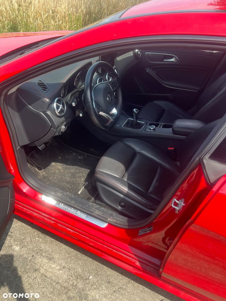 Mercedes-Benz CLA 200 7G-DCT UrbanStyle Edition - 17