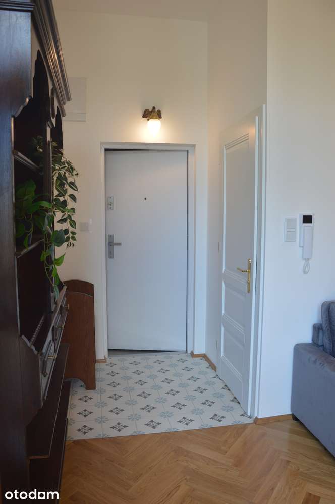 Kawalerka z osobną sypialenką, klima, balkon