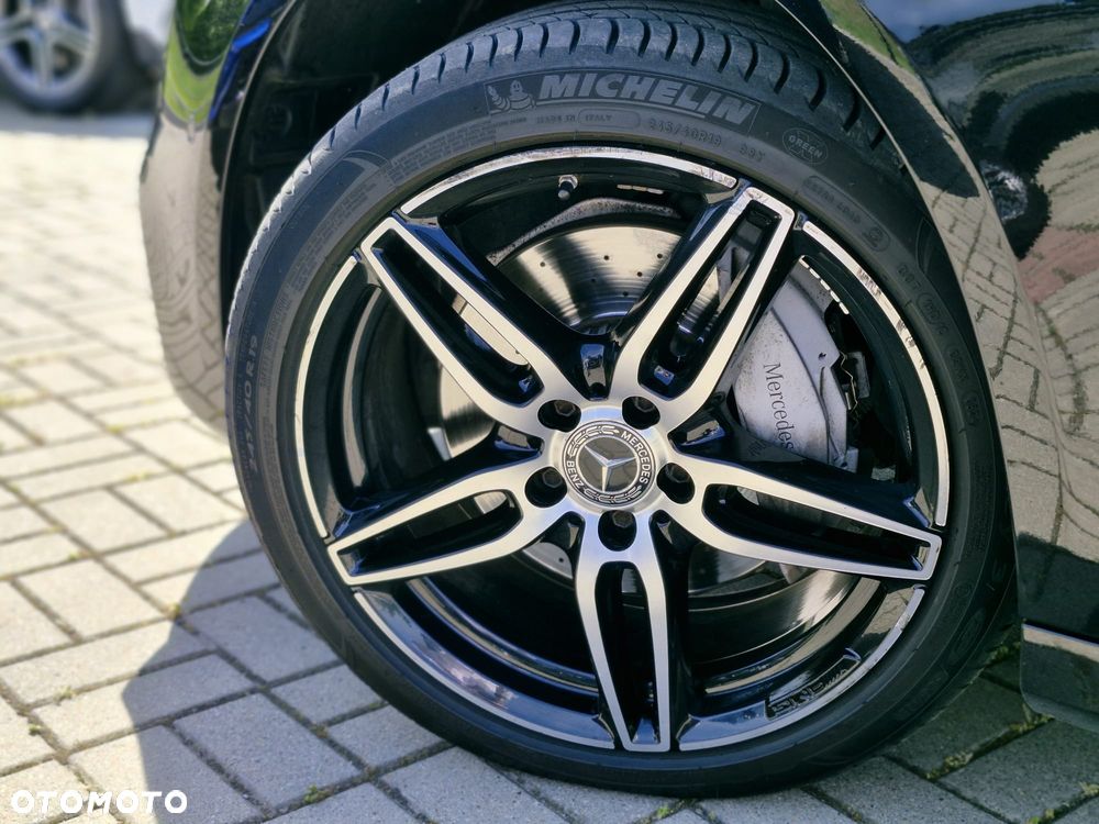 Mercedes-Benz Klasa E 220 d 4-Matic 9G-TRONIC - 39