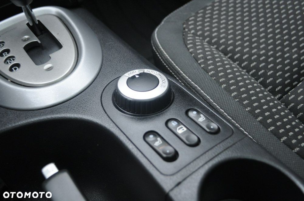 Nissan Qashqai 2.0 dCi 4 x 4 DPF tekna - 14