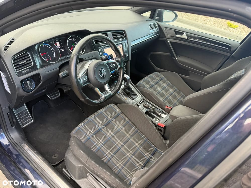 Volkswagen Golf - 10