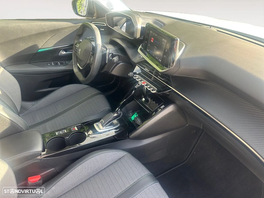 Peugeot 2008 1.2 PureTech Allure EAT8 - 14
