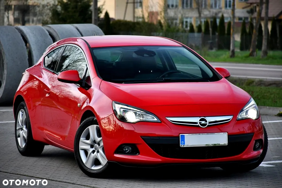 Opel Astra III GTC 1.6 T Cosmo - 2