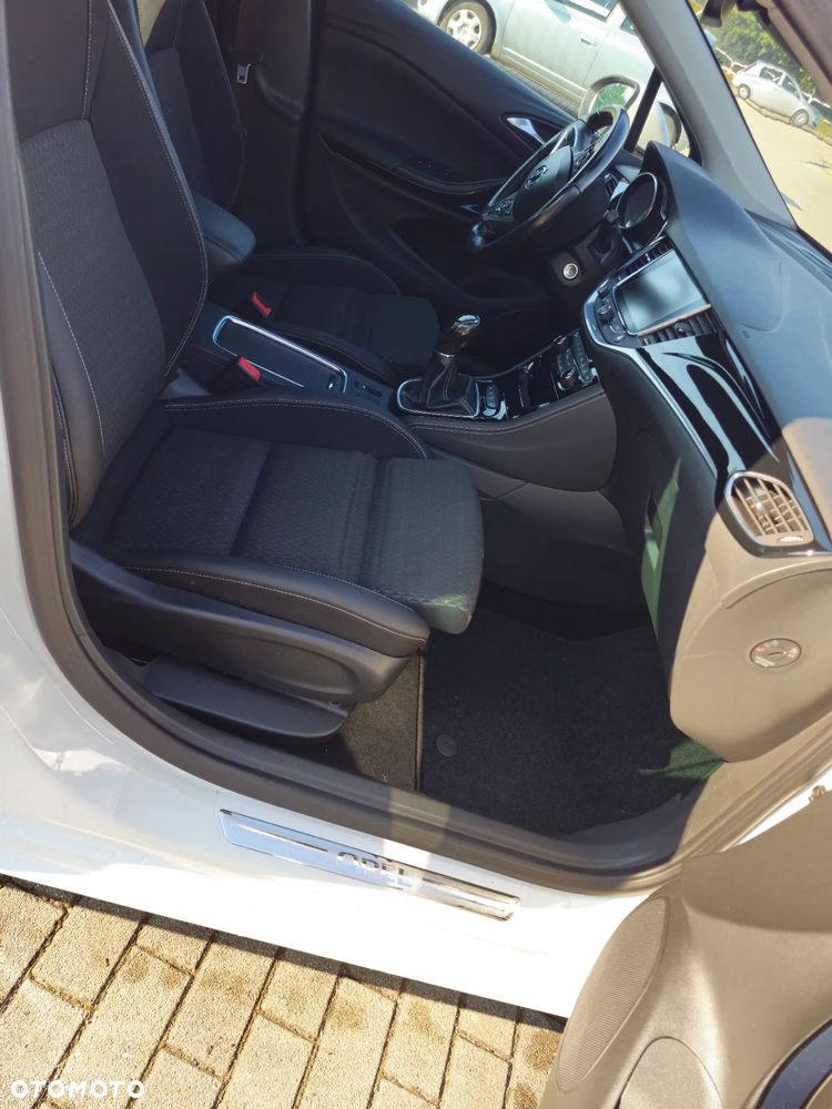 Opel Astra 1.6 Turbo Start/Stop Sports Tourer Innovation - 11