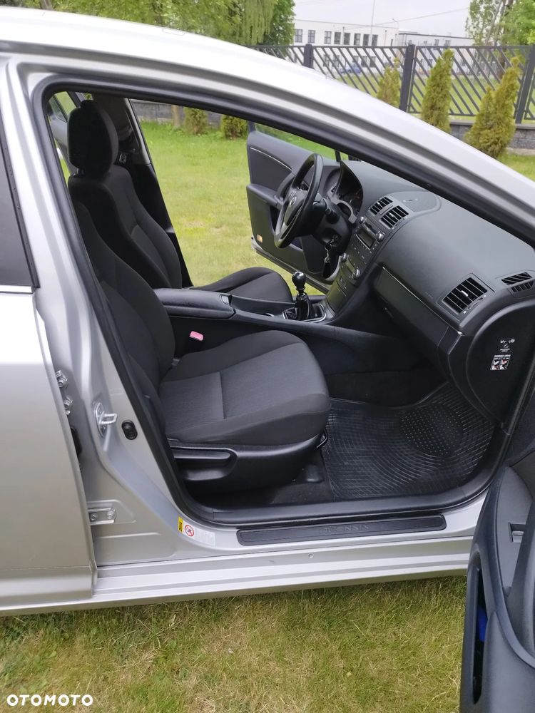Toyota Avensis - 8