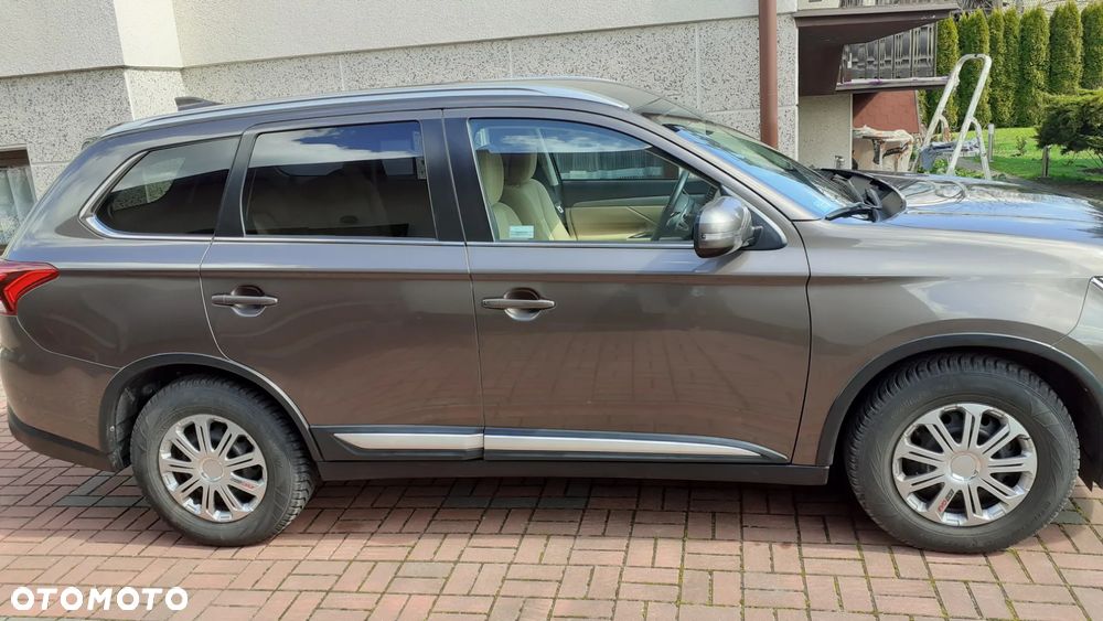 Mitsubishi Outlander 2.0 Instyle Navi 4WD CVT - 19
