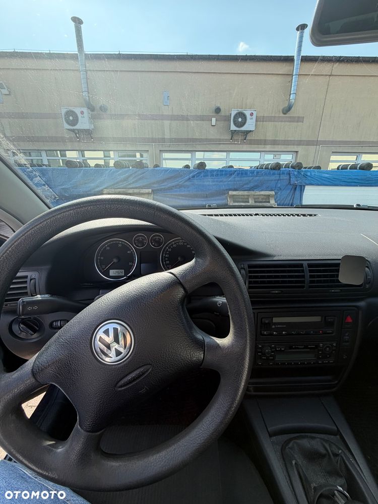 Volkswagen Passat 1.9 TDI Basis - 8