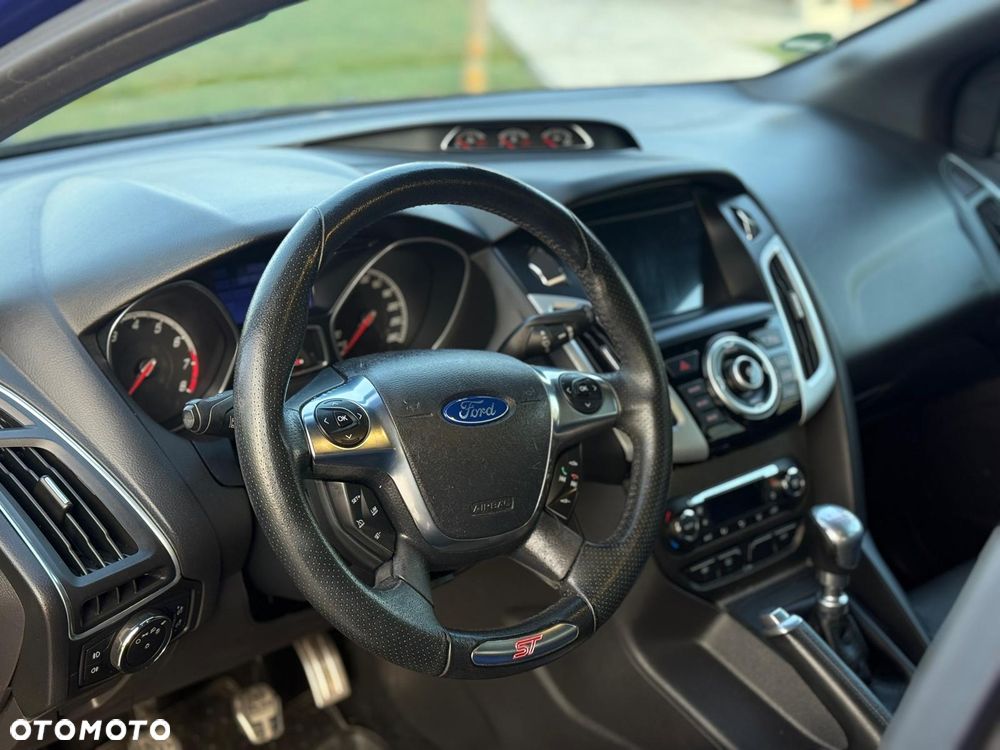 Ford Focus 2.0 EcoBoost ST - 8