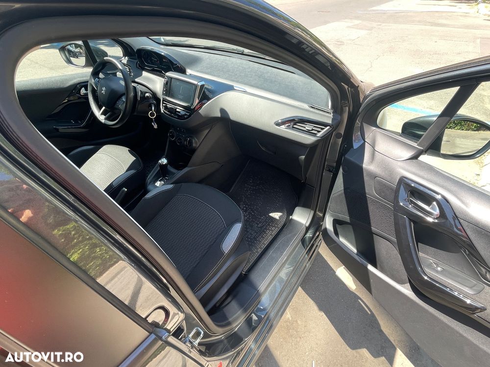 Peugeot 208 1.2 L PureTech ETG Active - 14