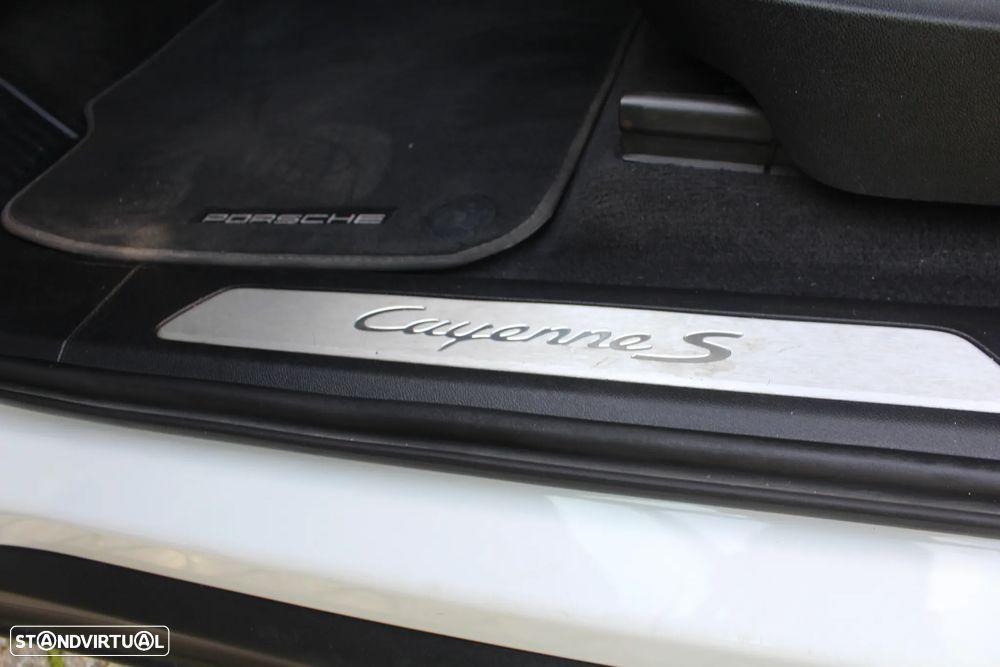 Porsche Cayenne Coupé Tiptronic S Platinum Edition - 27