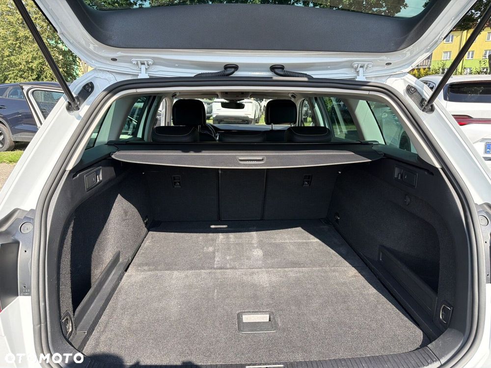 Volkswagen Passat - 18