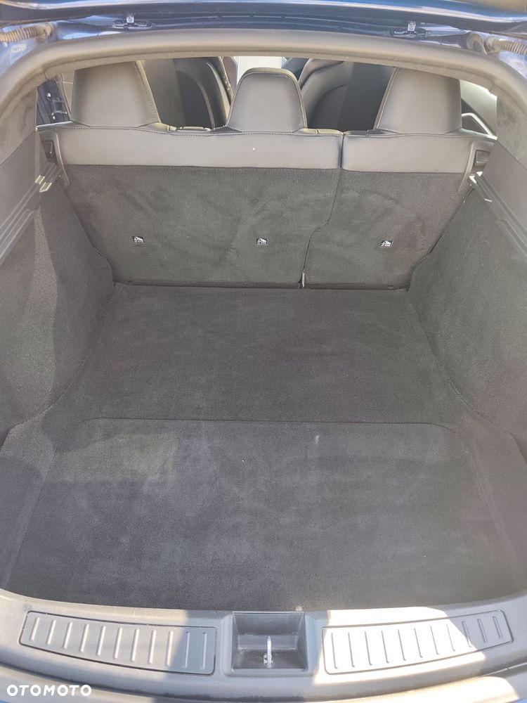 Tesla Model S - 11