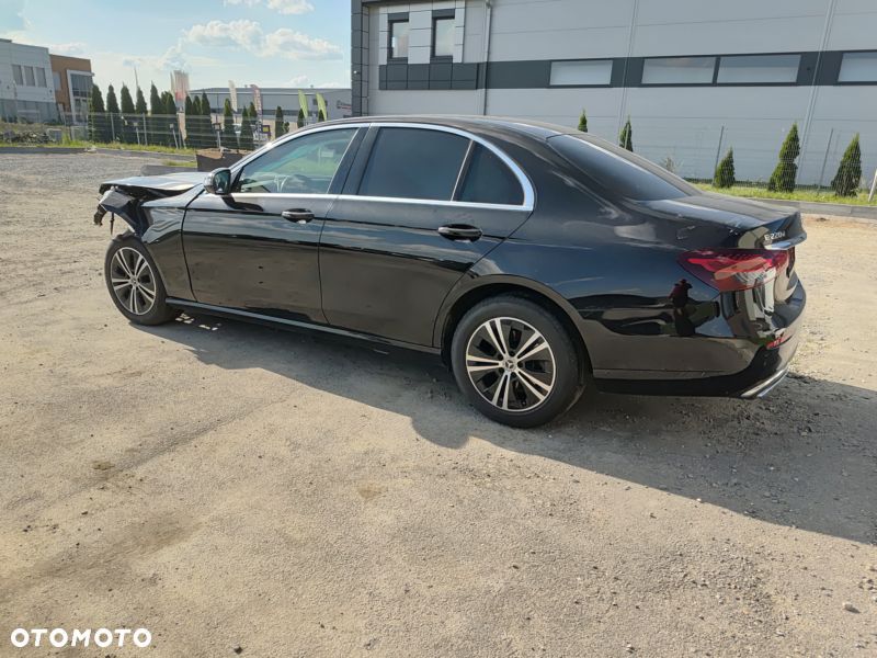 Mercedes-Benz Klasa E 220 d 9G-TRONIC - 24
