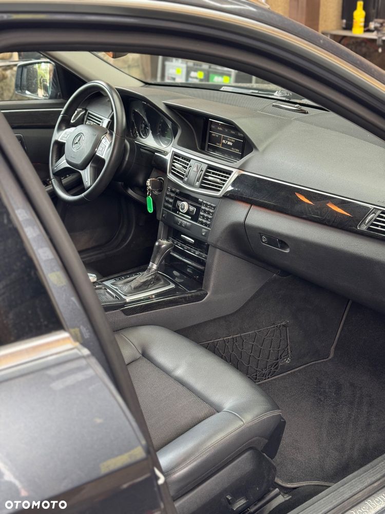 Mercedes-Benz Klasa E 220 BlueTEC 4Matic 7G-TRONIC Avantgarde - 32