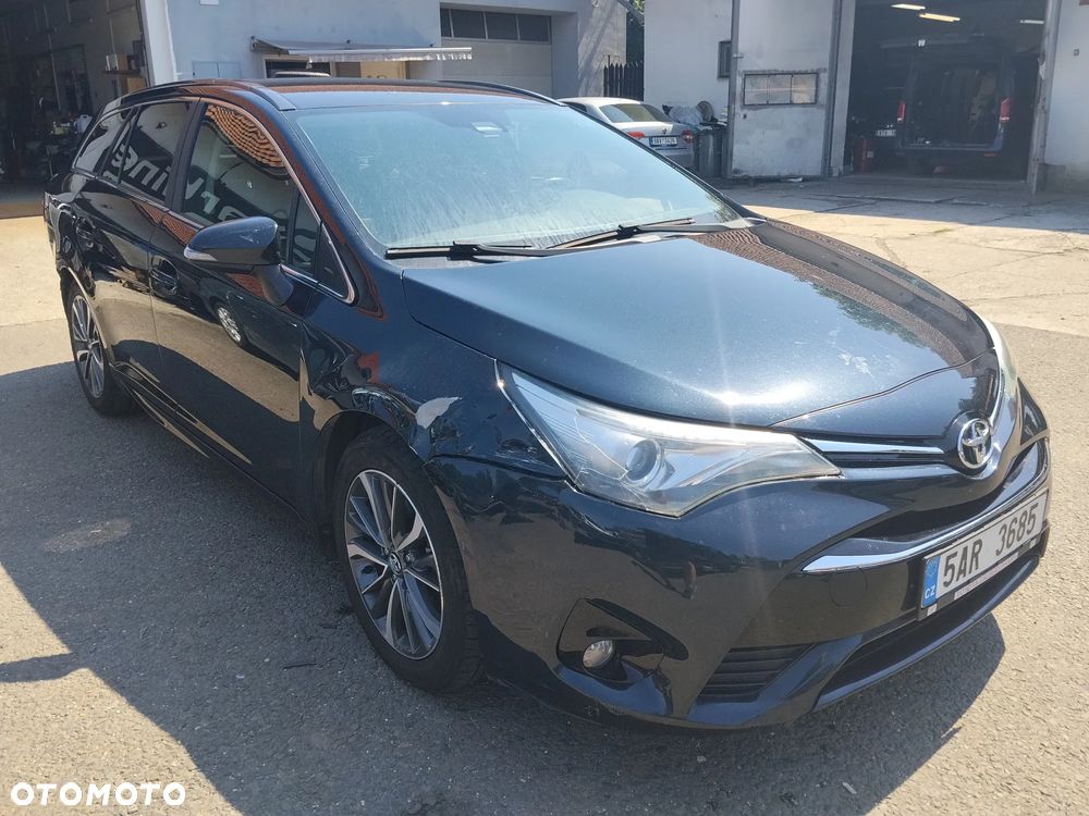 Toyota Avensis 2.0 D-4D Premium - 2