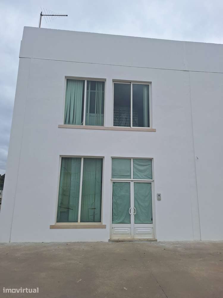 Espaço com 240m2 em Torres Vedras - Grande imagem: 3/8