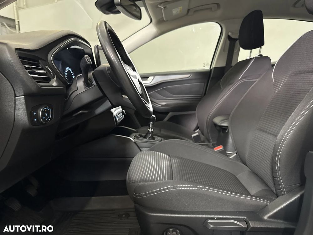Ford Focus - 23