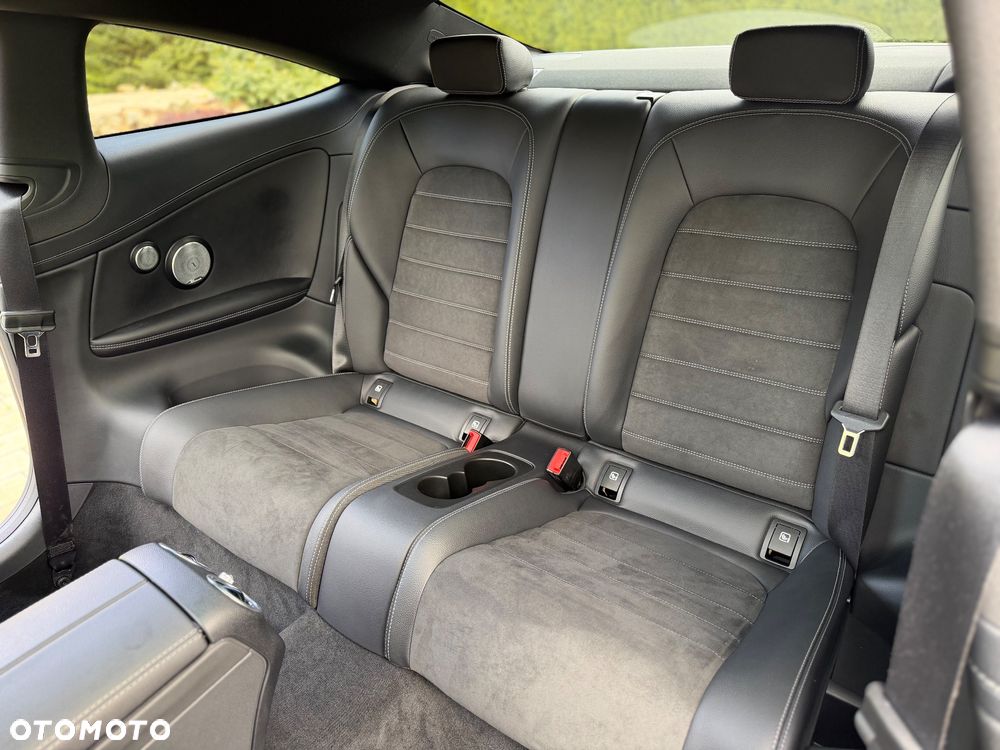 Mercedes-Benz Klasa C 200 4-Matic 9G-Tronic - 31